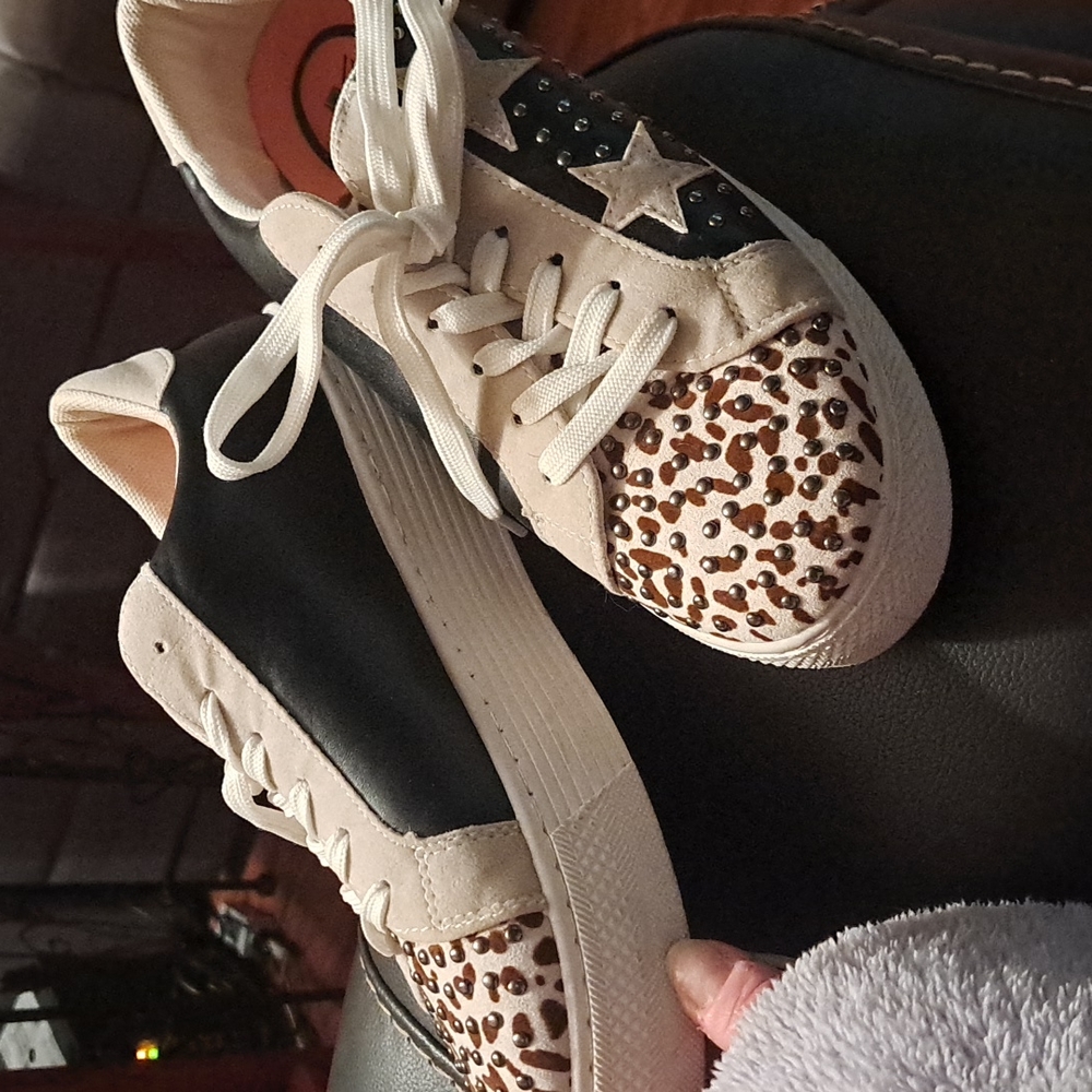 Shoes - Picture 4 of 4
